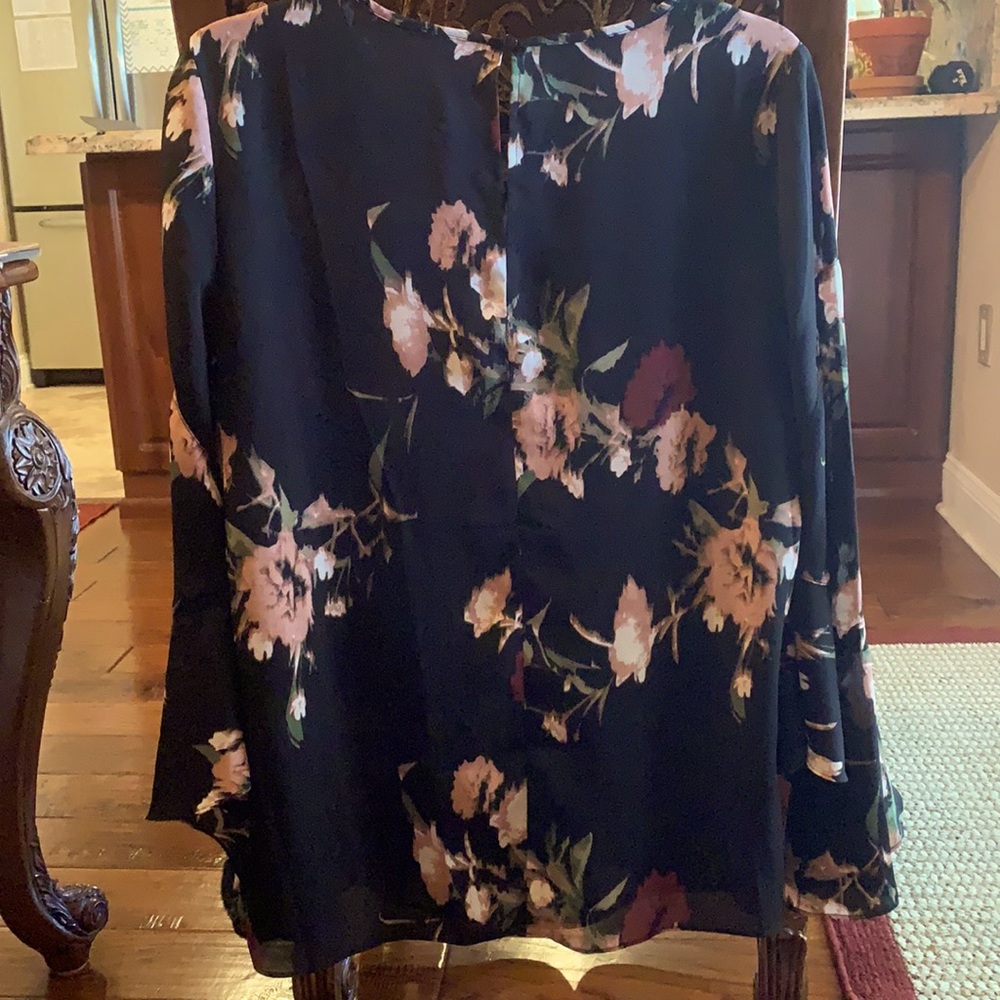 Blouse - Picture 2 of 3